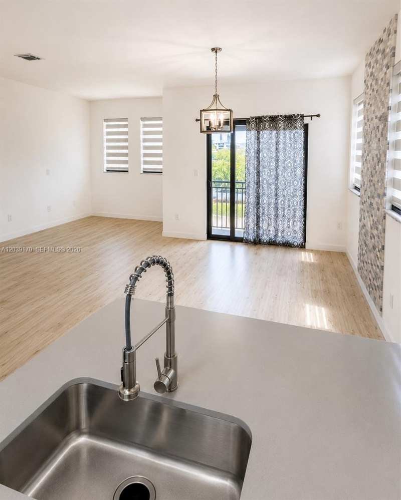 15560 SW 136th St # 201, Miami FL 33196