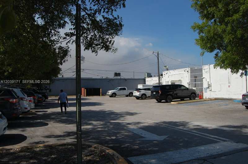 1900 e 4th ave, Hialeah FL 33010
