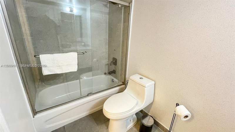 1200 Brickell Bay Dr # 1702, Miami FL 33131