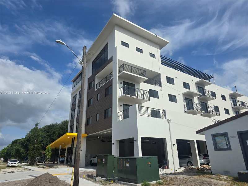 2233 Fillmore St # 201, Hollywood FL 33020