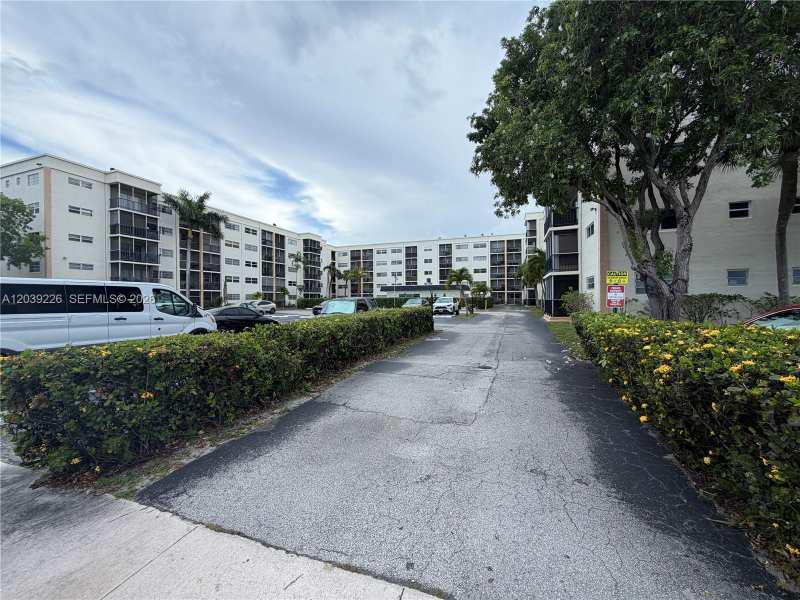 220 SW 9th Ave # 402, Hallandale Beach FL 33009