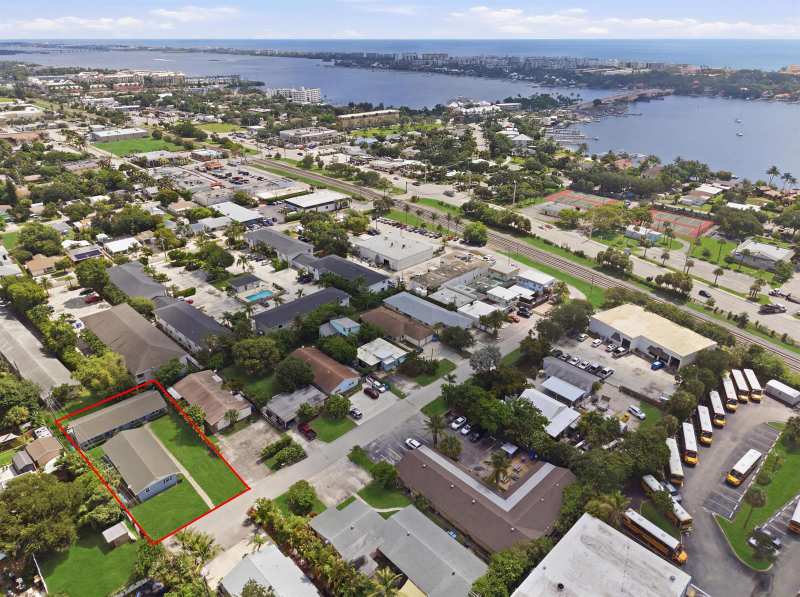 355 Wickline Boulevard, Lantana FL 33462