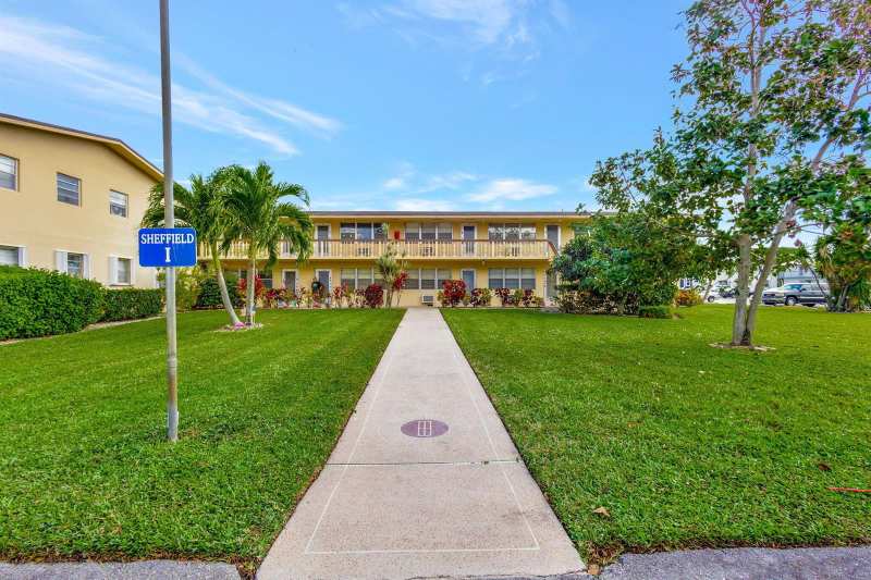 211 Sheffield I, West Palm Beach FL 33417
