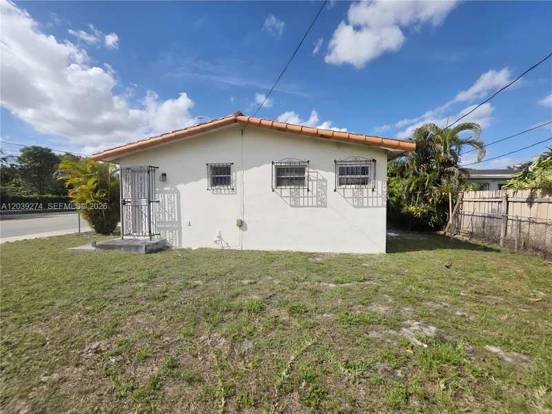 405 SE 4th Ave, Hialeah FL 33010