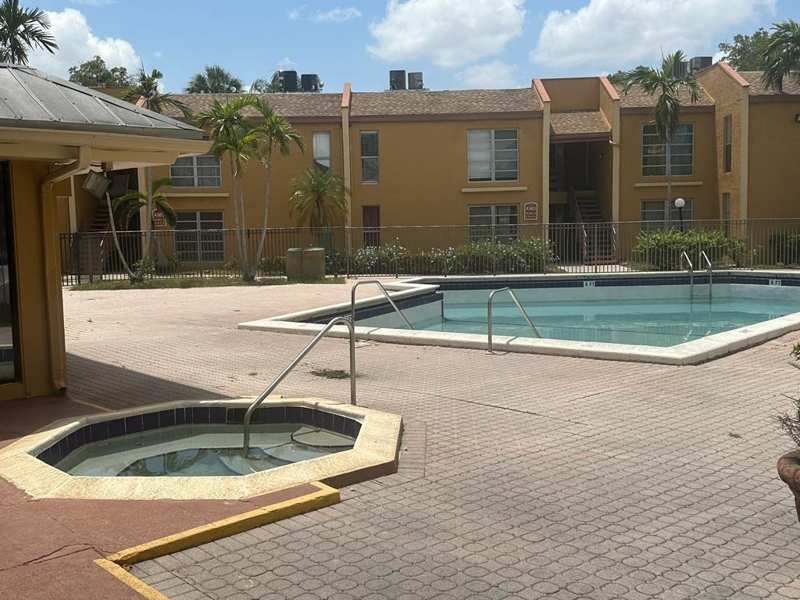 4545 Treehouse Lane # G, Tamarac FL 33319