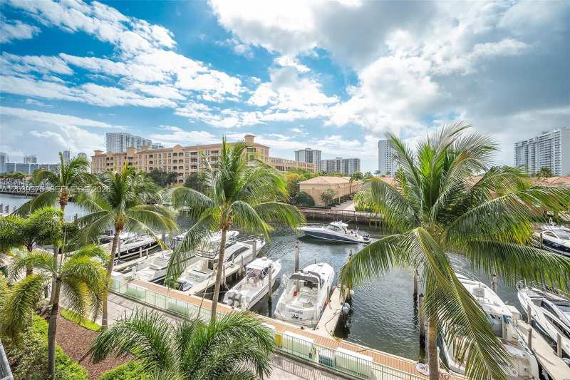 2950 NE 188th St # 303, Aventura FL 33180