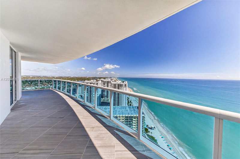 2711 S OCEAN DR # 3102, Hollywood FL 33024