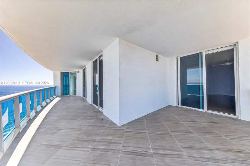 2711 S OCEAN DR # 3102, Hollywood FL 33024