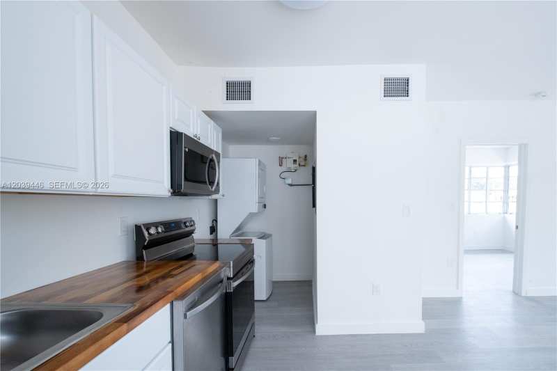 423 NE 71st St # 4, Miami FL 33138