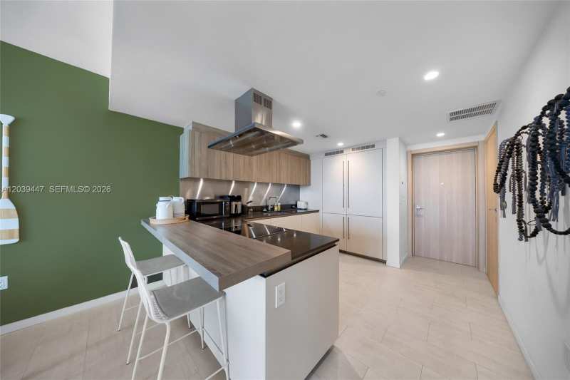1000 Brickell Plz # 4704, Miami FL 33131
