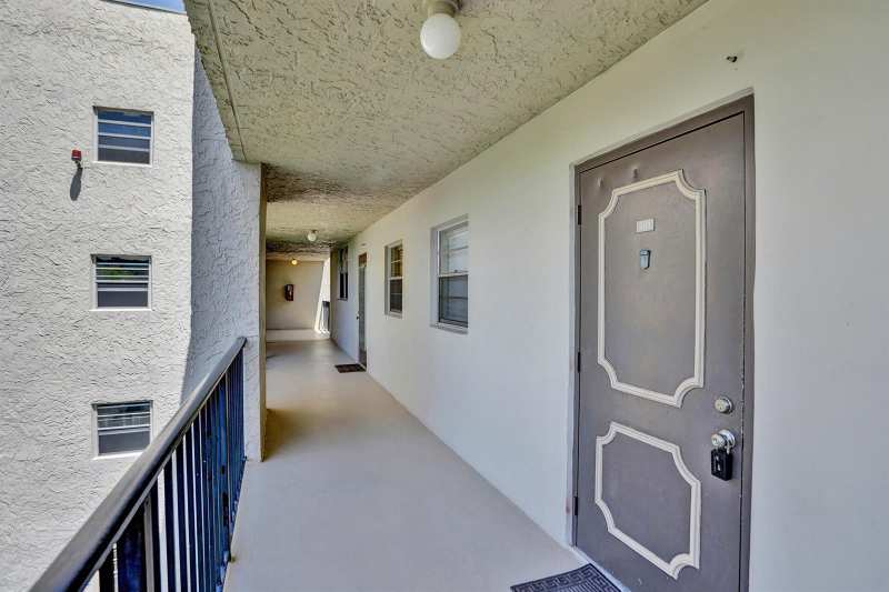9230 Lagoon Place # 110, Davie FL 33324