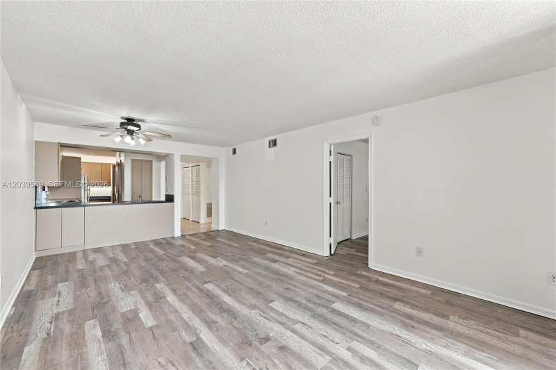 6800 Cypress Rd # 411, Plantation FL 33317