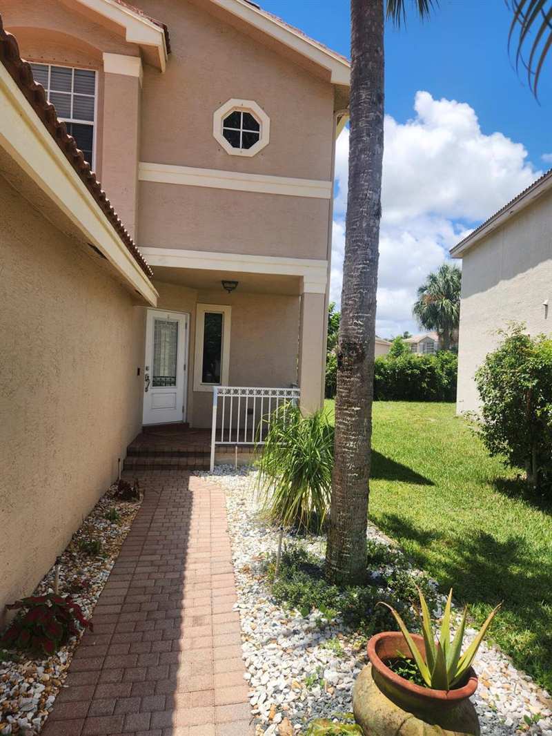 5148 S Aurora Lake Circle, FL 33463
