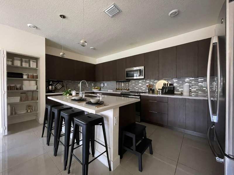 4713 NW 84th Court, Doral FL 33166