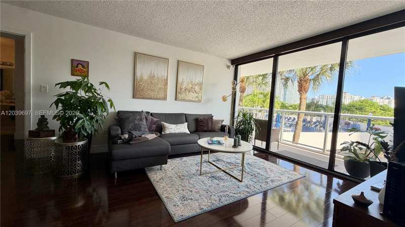 3701 N Country Club Dr # 304, Aventura FL 33180