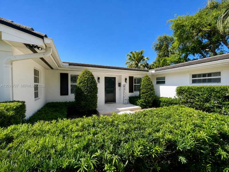 8725 SW 160 St, Palmetto Bay FL 33157