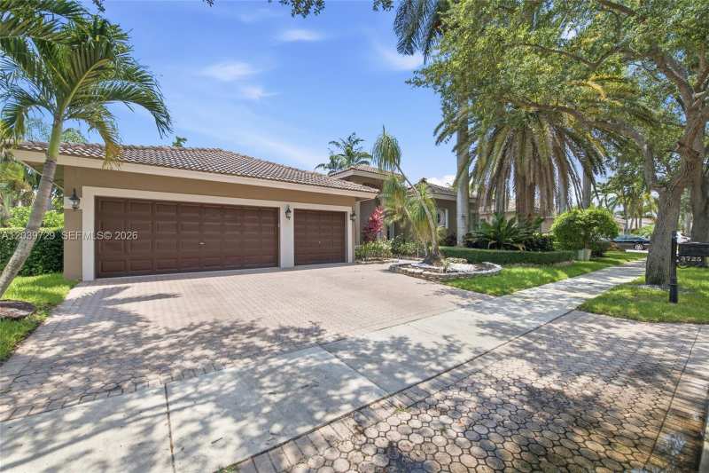 3725 Oak Ridge Ln, Weston FL 33331