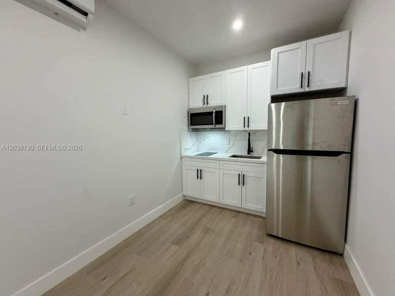 2425 SW 6th St # 17, Miami FL 33135