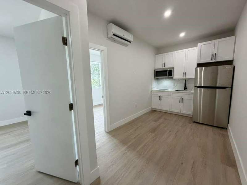2425 SW 6th St # 17, Miami FL 33135