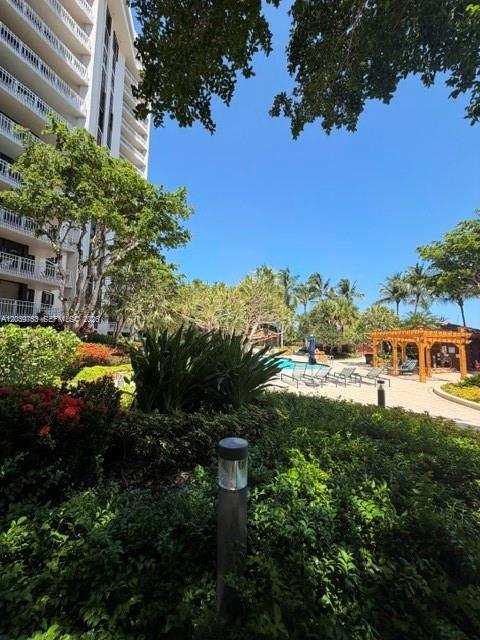 2000 Towerside Ter # 301, Miami FL 33138