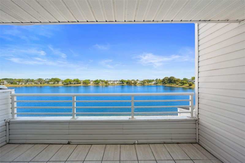 3449 NW 44th St # 108, Oakland Park FL 33309