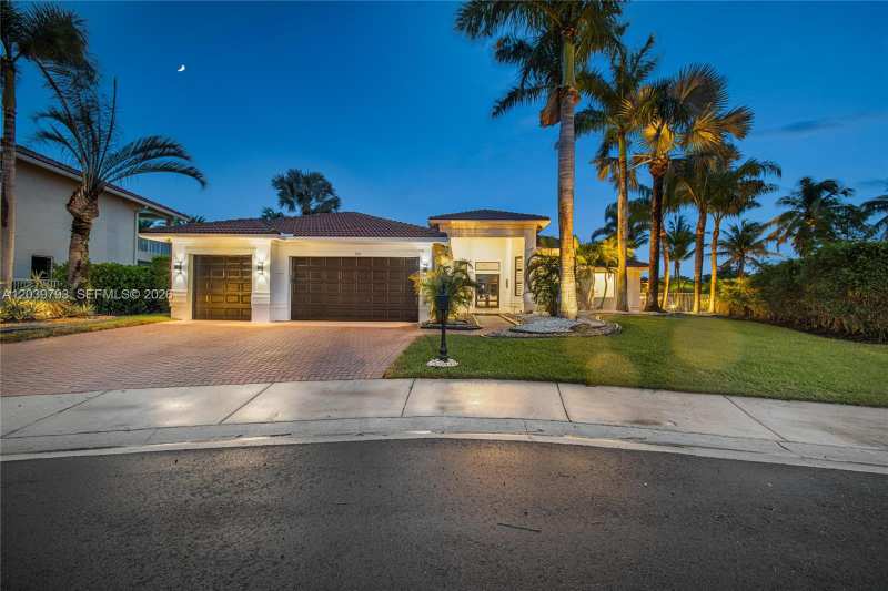 935 Gulfstream Ct, Weston FL 33327