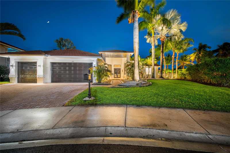 935 Gulfstream Ct, Weston FL 33327