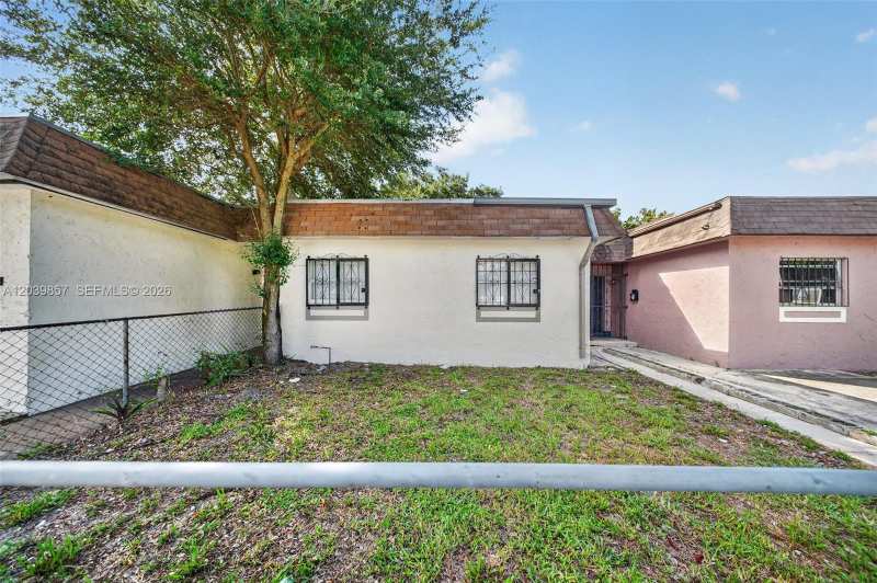3856 NW 207 ST RD, Miami Gardens FL 33055