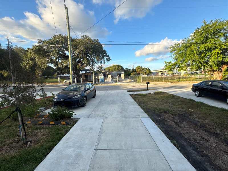 2730 NW 44th Steet # 3, Miami FL 33142