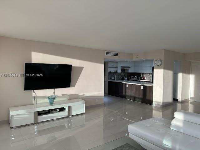 100 Bayview Dr # 904, Sunny Isles Beach FL 33160