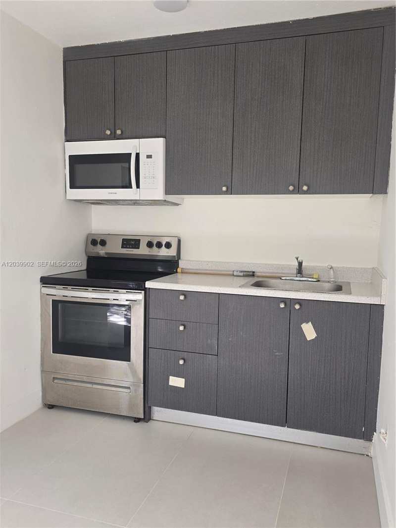 237 SW 13th St # 4, Dania Beach FL 33004