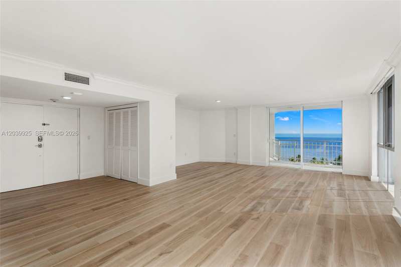 600 Grapetree Dr, Key Biscayne FL 33149