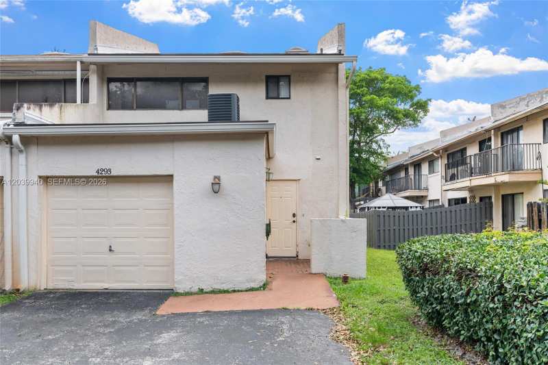 4293 N 76th Ave, Davie FL 33024