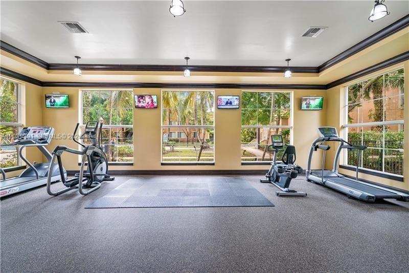 8030 N Nob Hill Rd # 102, Tamarac FL 33321