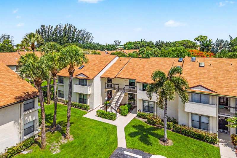 3315 Lucerne Park Drive, FL 33467