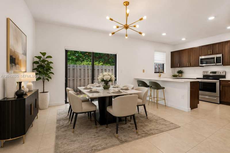 670 NE 207th St, Miami FL 33179