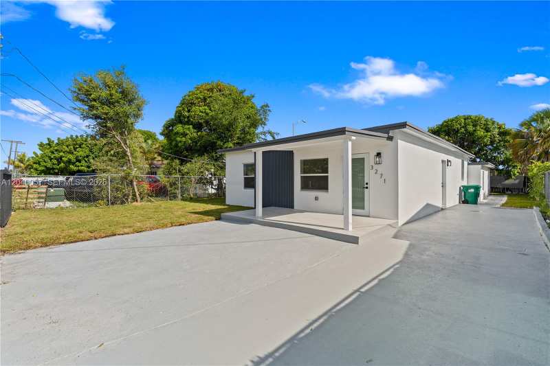 3271 NW 102nd St, Miami FL 33147