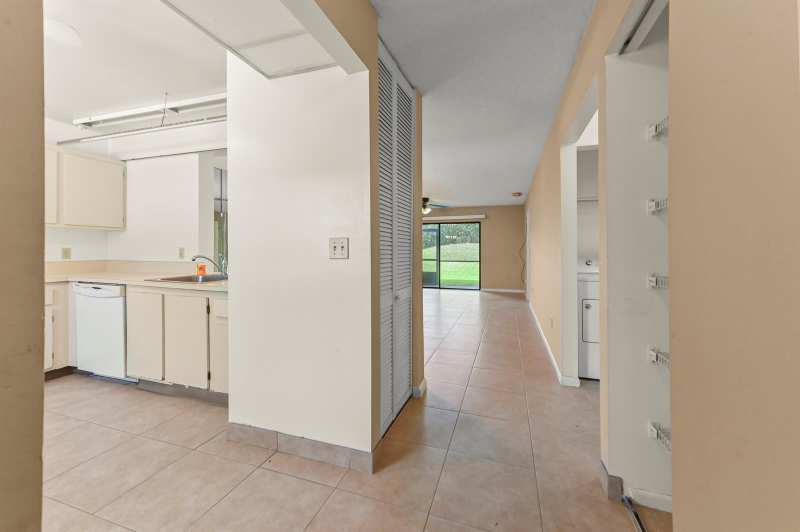 105 Lakeview Drive E, Royal Palm Beach FL 33411