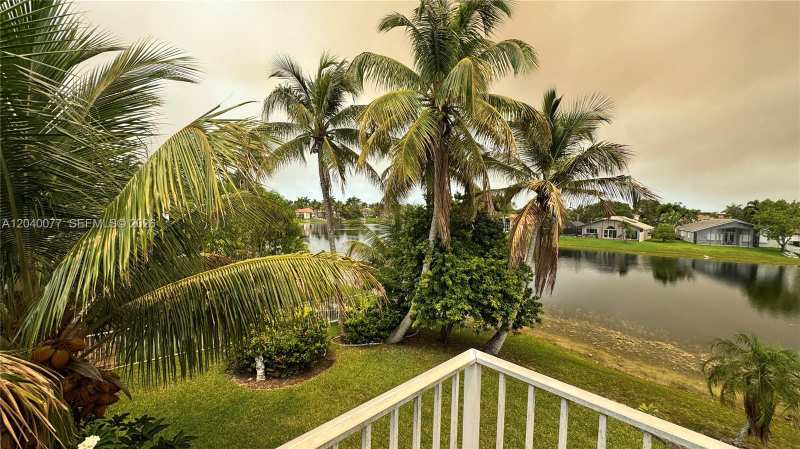 17471 SW 12th St, Pembroke Pines FL 33029
