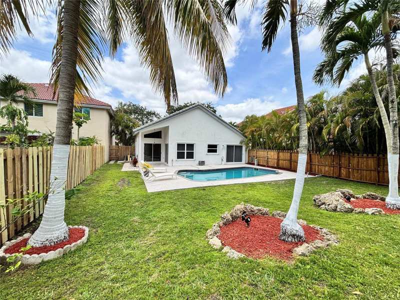 2990 NW 68th Avenue, Margate FL 33063