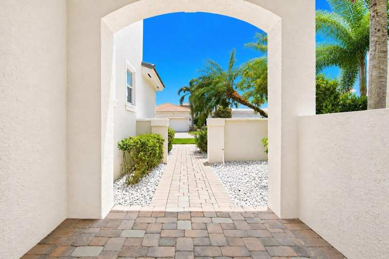 207 Isle Verde Way, Palm Beach Gardens FL 33418