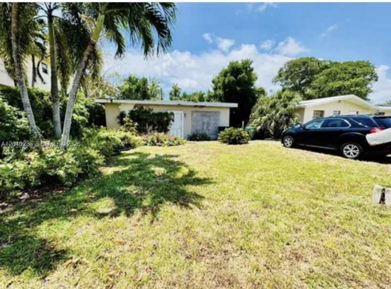 2616 NE 214th St, Miami FL 33180