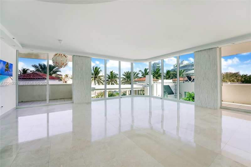 300 S Pointe Dr # 405, Miami Beach FL 33139