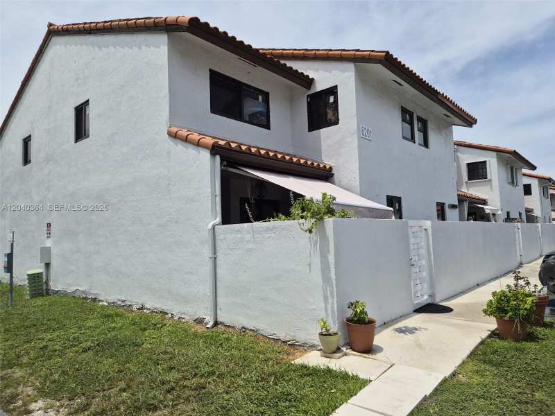 6201  SW 138   TH  CT  APART  G, Miami FL 33183
