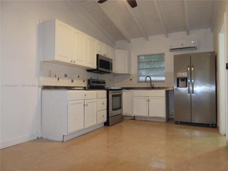 1572 NE 149th St # A, Miami FL 33161