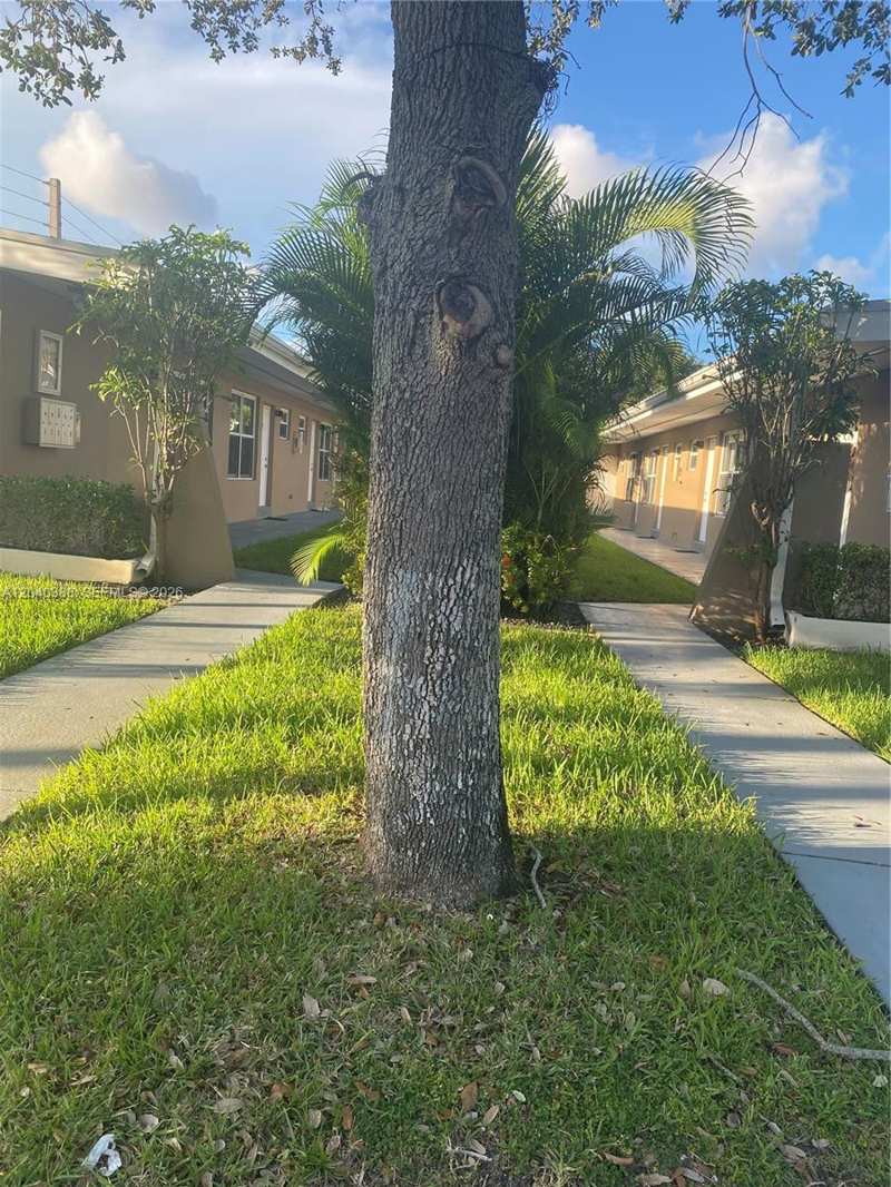 2011 NE 167th St # 9, North Miami Beach FL 33162