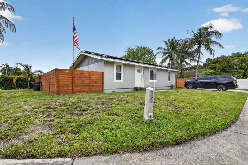 202 Elaine Circle W, West Palm Beach FL 33409