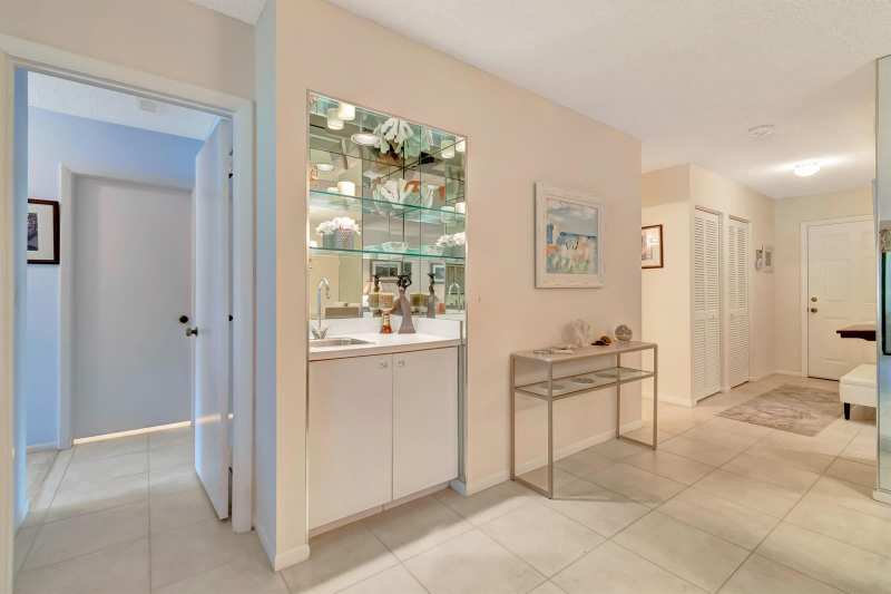 19 Westgate Lane # 19f, Boynton Beach FL 33436