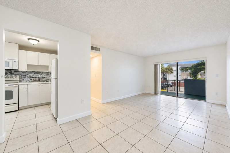 1725 W 60th St # F220, Hialeah FL 33012