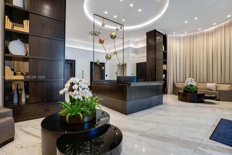 275 Giralda Ave # 6C, Coral Gables FL 33134